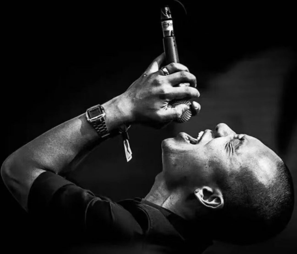 利创智投 46岁原万重乐队主唱应鹏去世，去年因健康问题与乐队终止合作